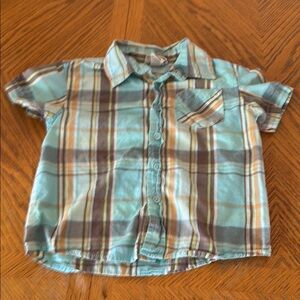 Cherokee button down shirt with collar